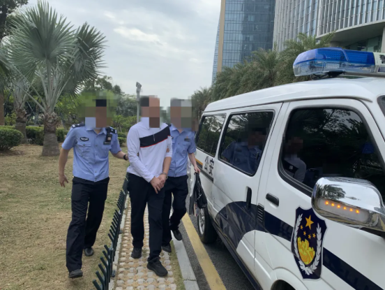 邹某祥被公安机关带走.png 邹某祥被公安机关带走.png